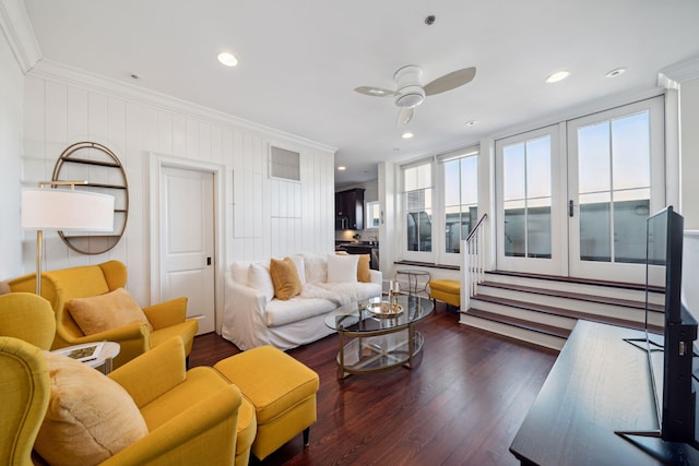 living room featuring dark wood-type flooring, plenty of natural light, ceiling fan, and ornamental molding