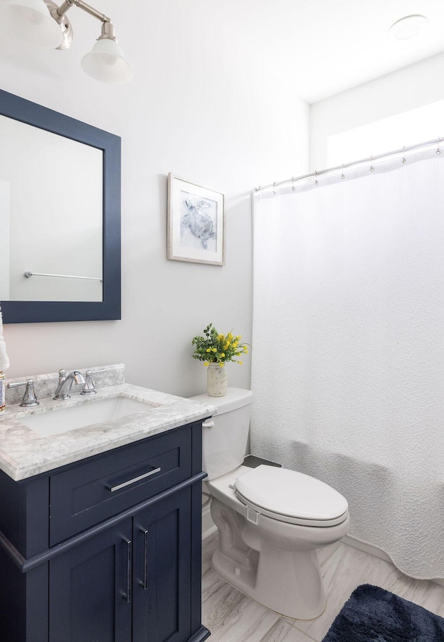 full bathroom with toilet, curtained shower, and vanity