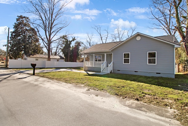 view of front of home featuring a front yard and covered porch