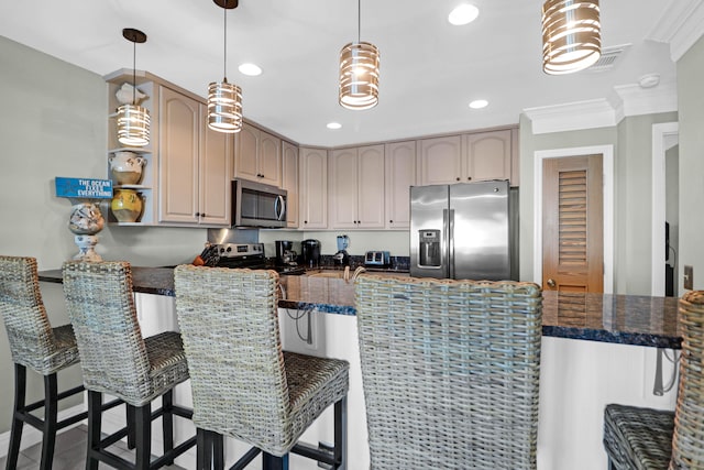 kitchen featuring stainless steel appliances, a breakfast bar area, decorative light fixtures, and crown molding