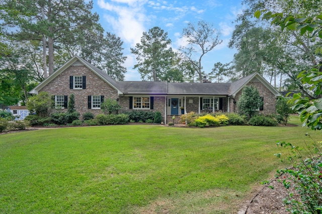 view of front of property with a front yard