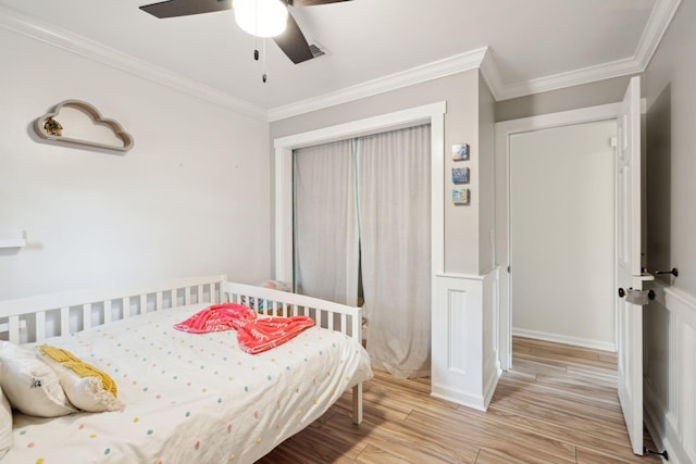 bedroom featuring ceiling fan and crown molding