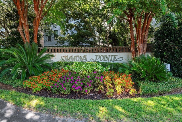 view of community / neighborhood sign