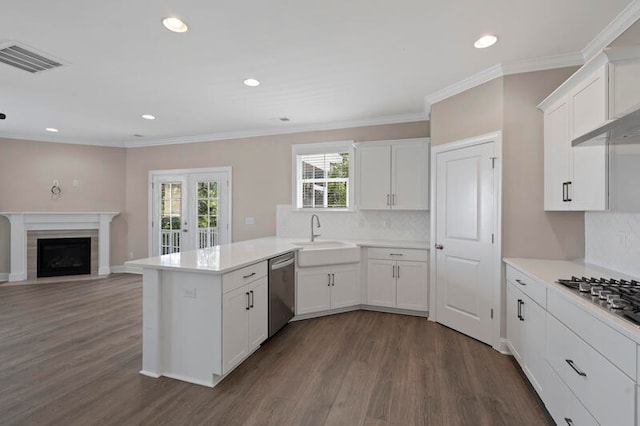 kitchen featuring hardwood / wood-style flooring, decorative backsplash, kitchen peninsula, and sink