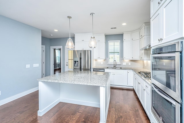 415 Watergrass Way, Summerville, SC 29485 - kitchen featuring dark wood finished floors, visible vents, a kitchen island, a sink, and stainless steel appliances