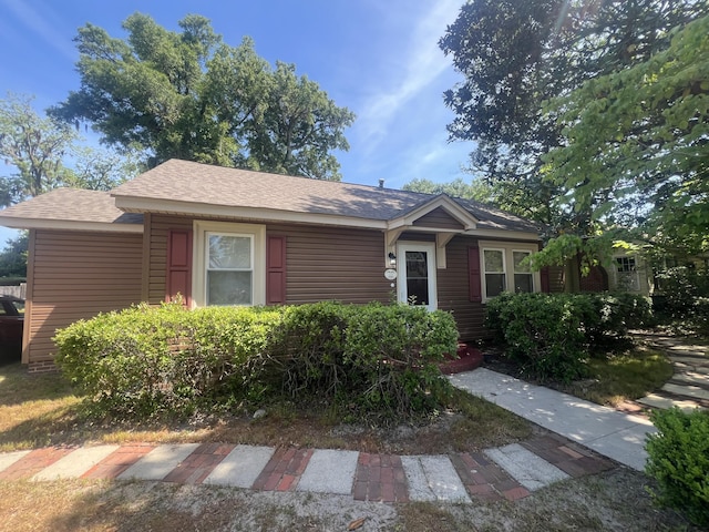 view of front of property featuring a shingled roof