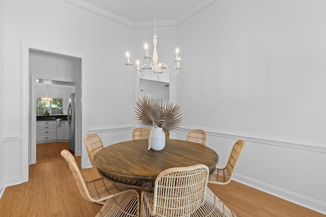 1441 Waterside Ct, Mount Pleasant, SC 29464 - dining area with light wood-style floors, a chandelier, and crown molding