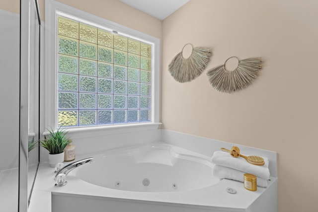 1441 Waterside Ct, Mount Pleasant, SC 29464 - bathroom featuring a jetted tub