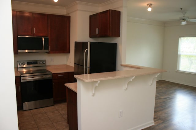 1755 Central Park Rd Unit 9103, Charleston, SC 29412 - kitchen with stainless steel appliances, a breakfast bar, light countertops, ceiling fan, and ornamental molding