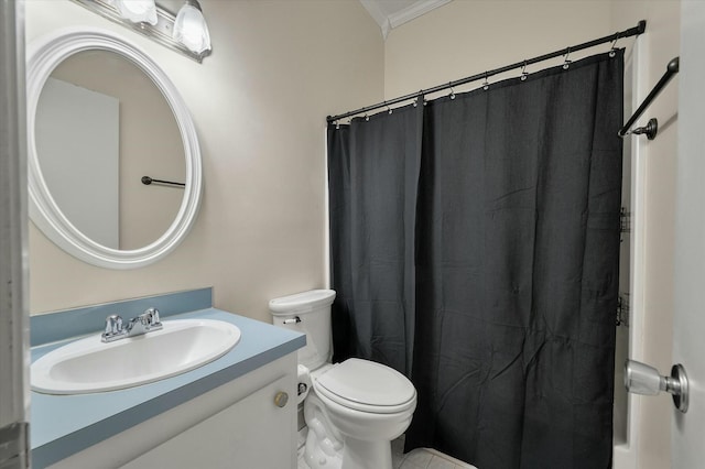 bathroom with a shower with curtain, toilet, ornamental molding, and vanity