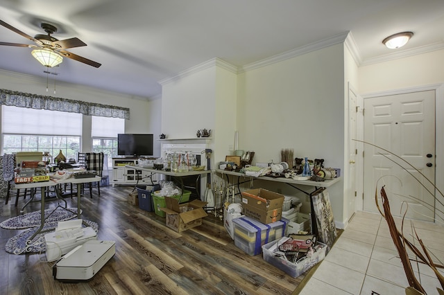 living room featuring hardwood / wood-style floors, crown molding, and ceiling fan