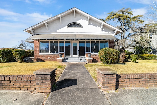 bungalow featuring a front yard