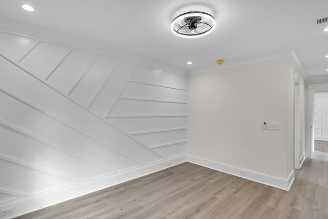 empty room featuring light wood finished floors, baseboards, recessed lighting, crown molding, and ceiling fan