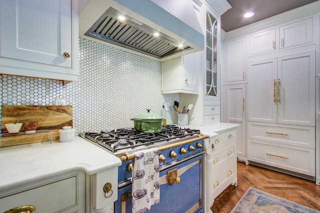 1081 Groves Manor Ct, Mount Pleasant, SC 29464 - kitchen featuring premium range hood, high end stove, light countertops, white cabinetry, and recessed lighting