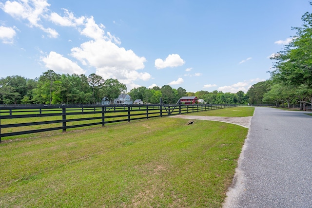 view of yard featuring a rural view