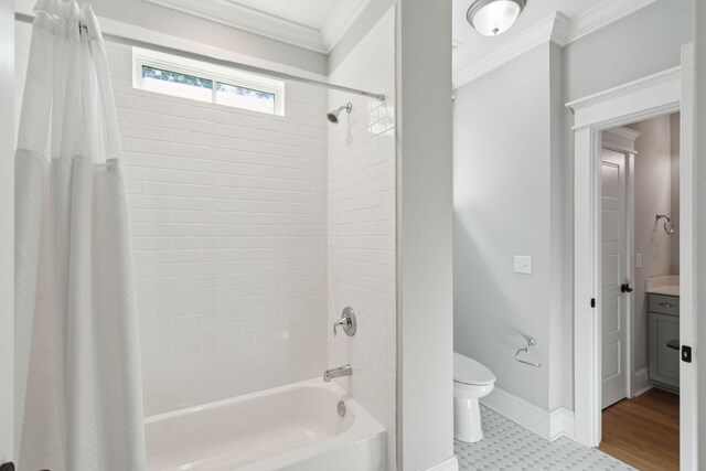 full bathroom with crown molding, toilet, shower / bathtub combination with curtain, tile patterned floors, and baseboards