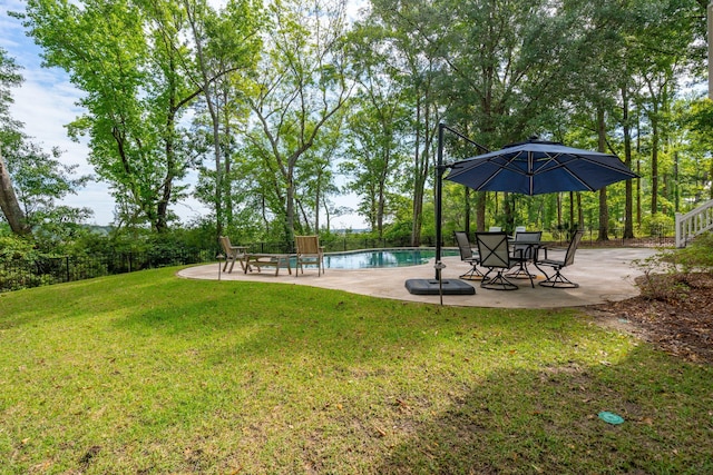 view of yard with a patio