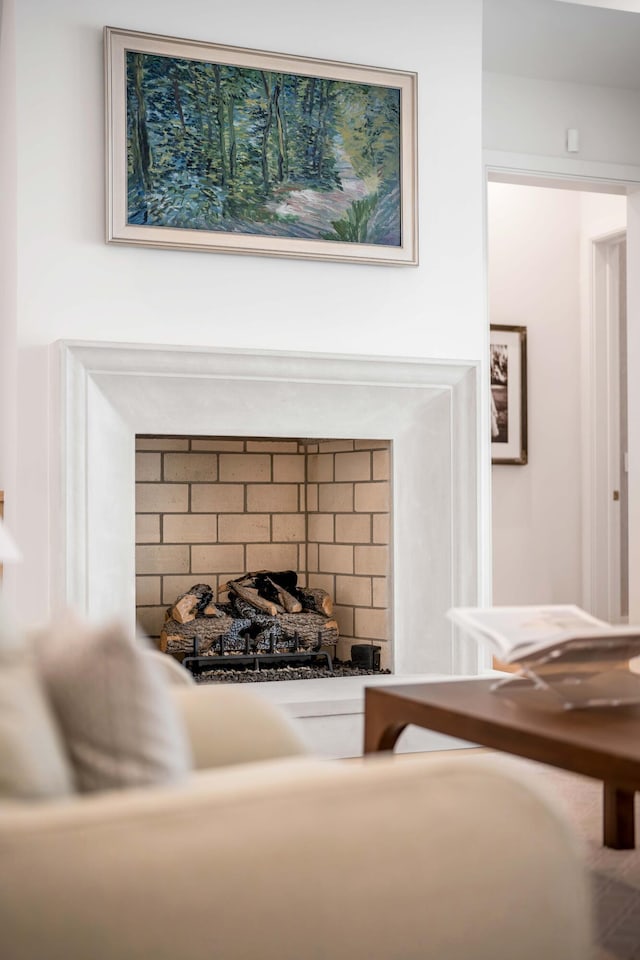 details featuring decorative backsplash