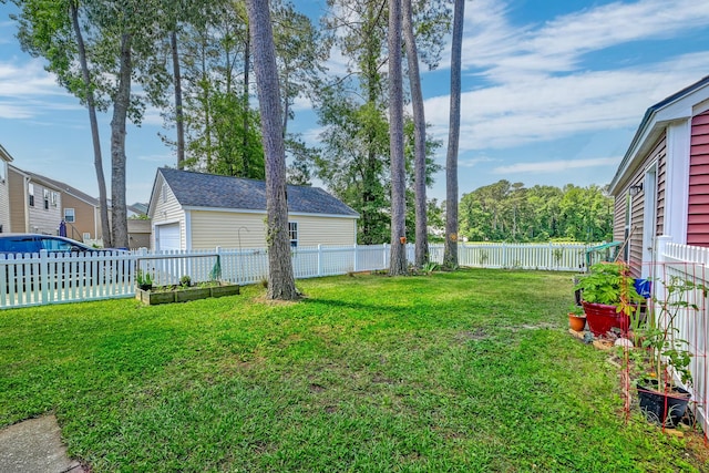 8965 N Red Maple Cir, Summerville, SC 29485 - view of yard featuring a detached garage
