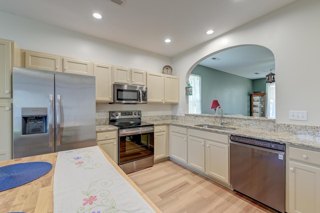 8965 N Red Maple Cir, Summerville, SC 29485 - kitchen featuring stainless steel appliances, a sink, light wood-style floors, arched walkways, and recessed lighting