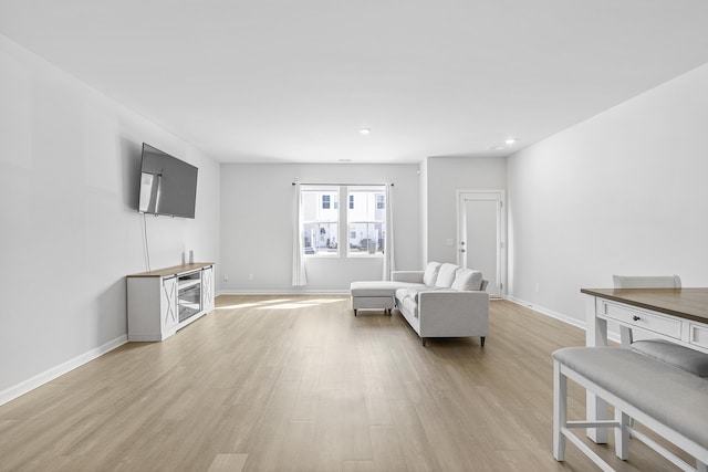 sitting room with recessed lighting, light wood-type flooring, and baseboards