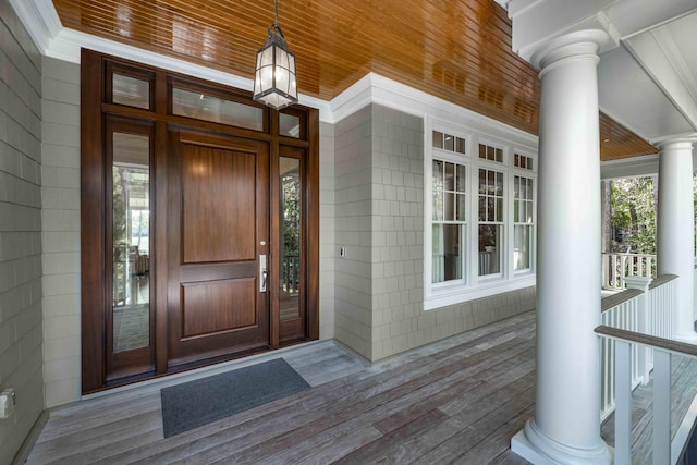 property entrance featuring a porch