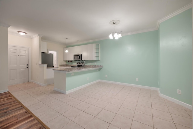 115 Golfview Ln, Summerville, SC 29485 - kitchen featuring appliances with stainless steel finishes, a peninsula, crown molding, white cabinets, and a chandelier