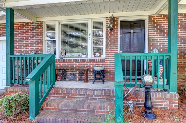 entrance to property featuring covered porch