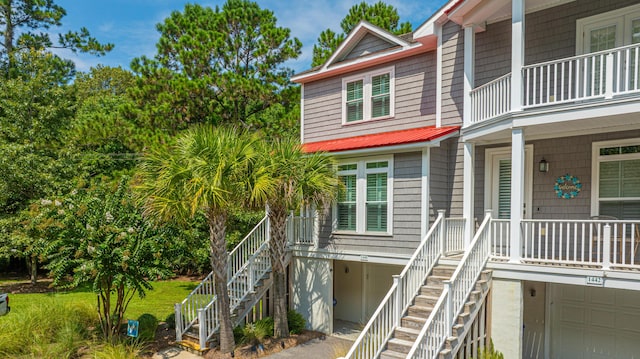 view of front of property featuring a porch