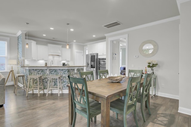 dining area with recessed lighting, visible vents, ornamental molding, wood finished floors, and baseboards