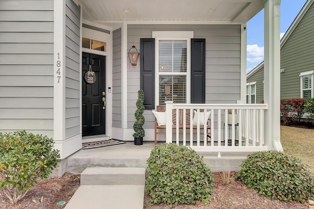 entrance to property featuring covered porch