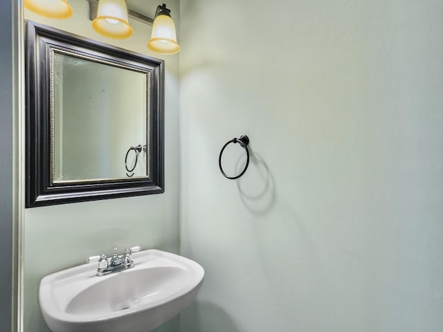 bathroom featuring sink