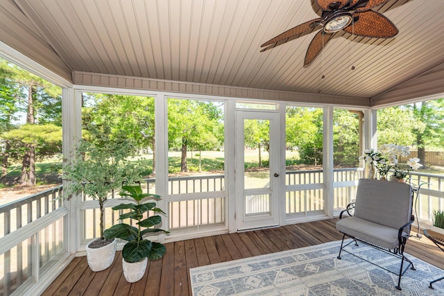 sunroom / solarium with ceiling fan
