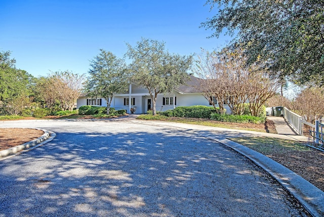 view of front of property featuring fence