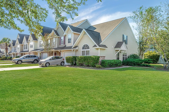 view of front of property featuring a front yard