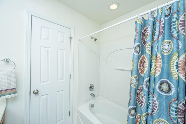 bathroom with shower / tub combo with curtain