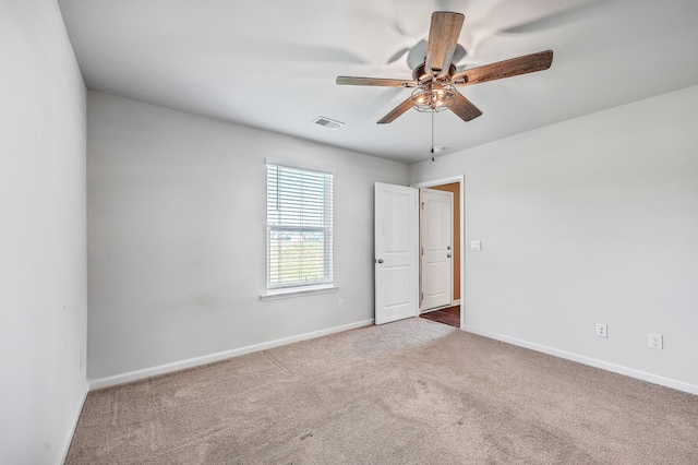 carpeted empty room featuring ceiling fan