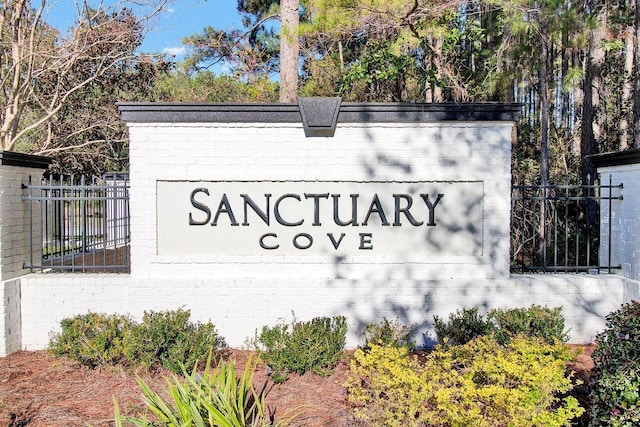 view of community / neighborhood sign