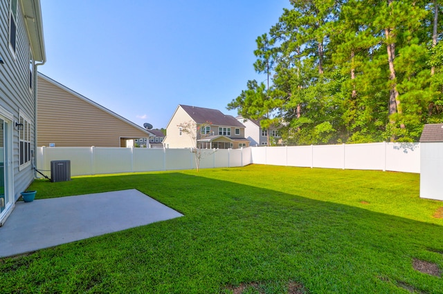 view of yard with a patio area