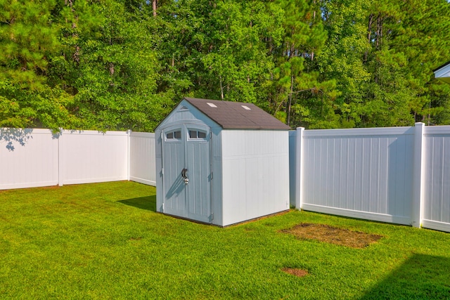 view of outdoor structure with a yard