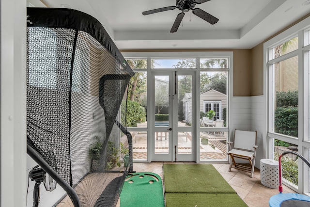 sunroom / solarium with ceiling fan