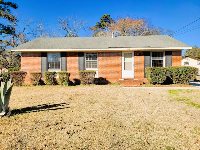 ranch-style home with a front yard