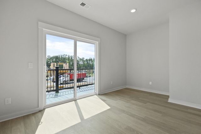 564 Scholar Way, Summerville, SC 29486 - unfurnished room featuring light wood-type flooring and recessed lighting