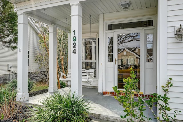 doorway to property with covered porch