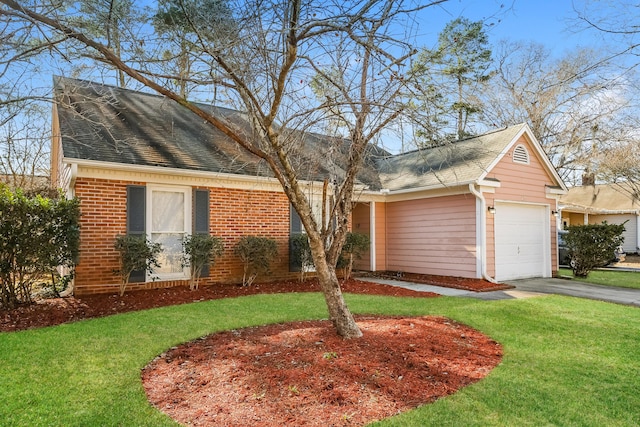 view of front facade with a garage and a front yard