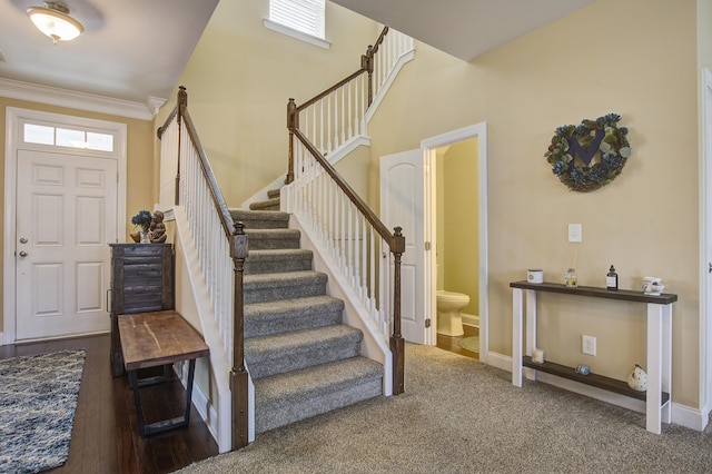 entryway featuring ornamental molding