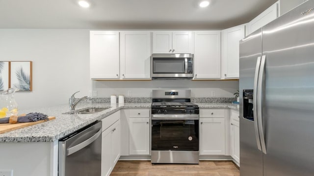 518 Golden Embers Way, Summerville, SC 29486 - kitchen featuring stainless steel appliances, a sink, a peninsula, white cabinetry, and recessed lighting