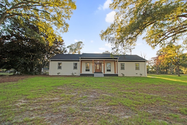 view of front facade with a front lawn and a porch