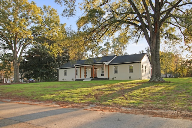 ranch-style house with crawl space and a front yard