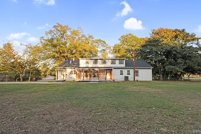 view of front facade with a front lawn